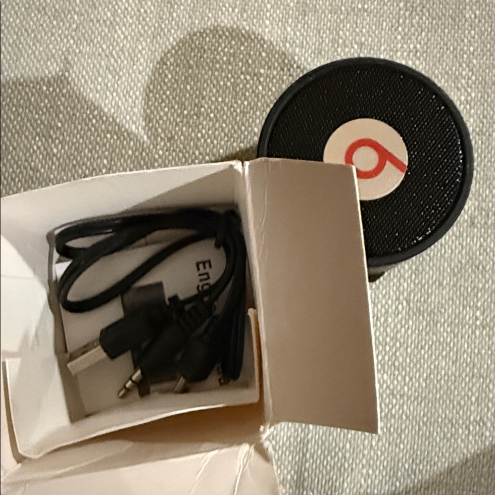 Beatbox Bluetooth. Beats .by Dr. Dre.Monster. Original packing/cable manual. - Picture 5 of 14